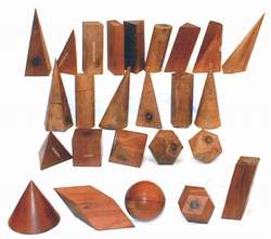 Series of geometric solids in wood Foto © Pierandrea Malfi